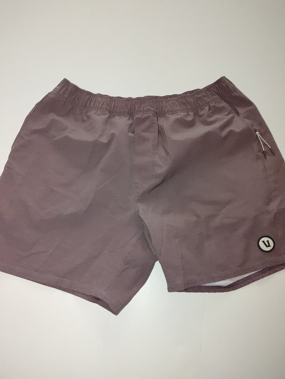 VUORI Men's High Rise Athletic Shorts Size L NWOT
